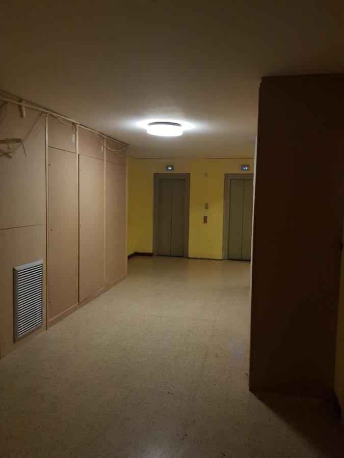 Chambre Spacieuse - Dressing - Sdb Communes - Parking Prive Nîmes Eksteriør billede
