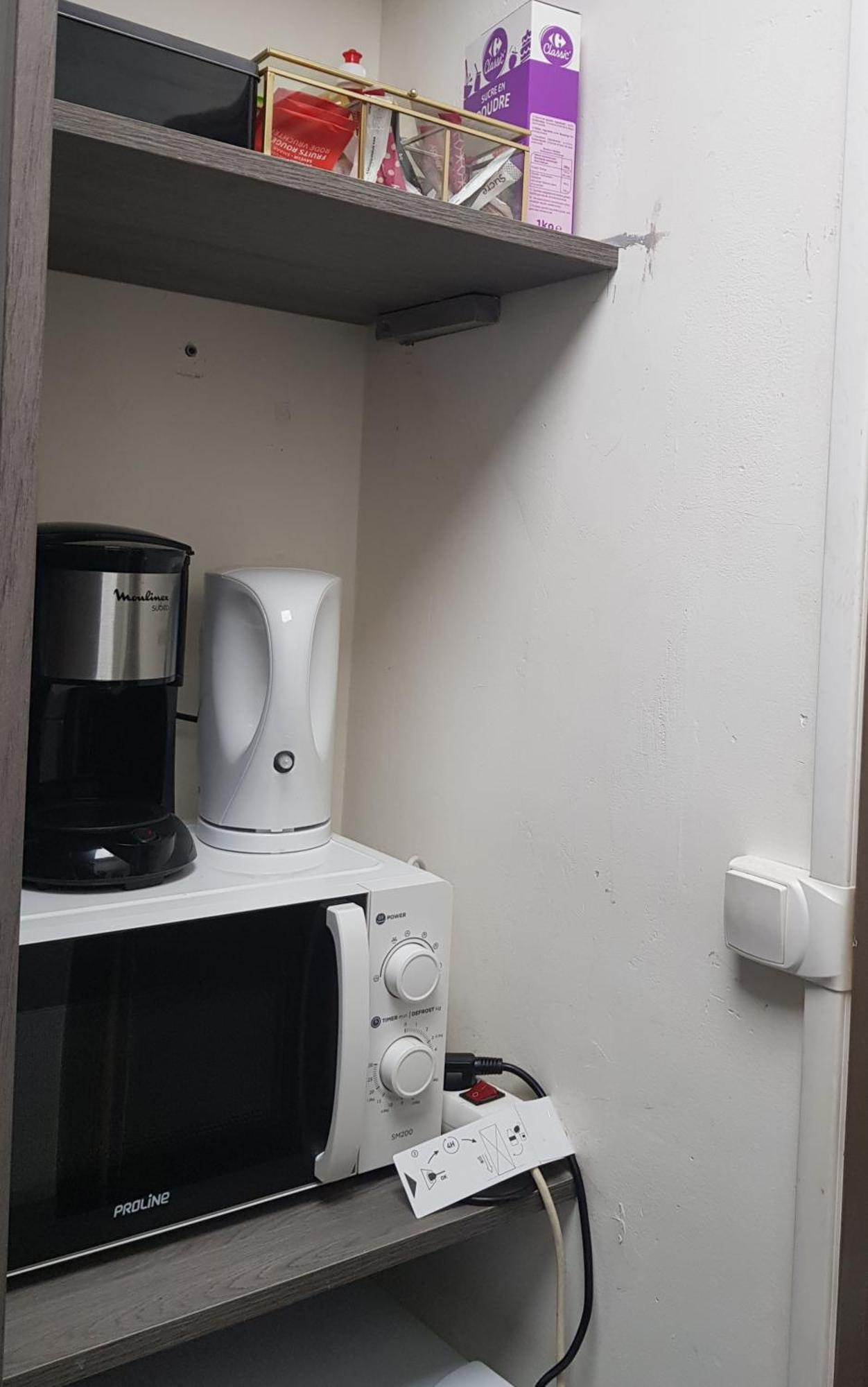 Chambre Spacieuse - Dressing - Sdb Communes - Parking Prive Nîmes Eksteriør billede