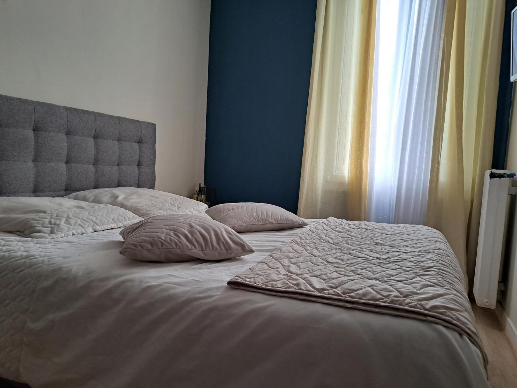 Chambre Spacieuse - Dressing - Sdb Communes - Parking Prive Nîmes Eksteriør billede