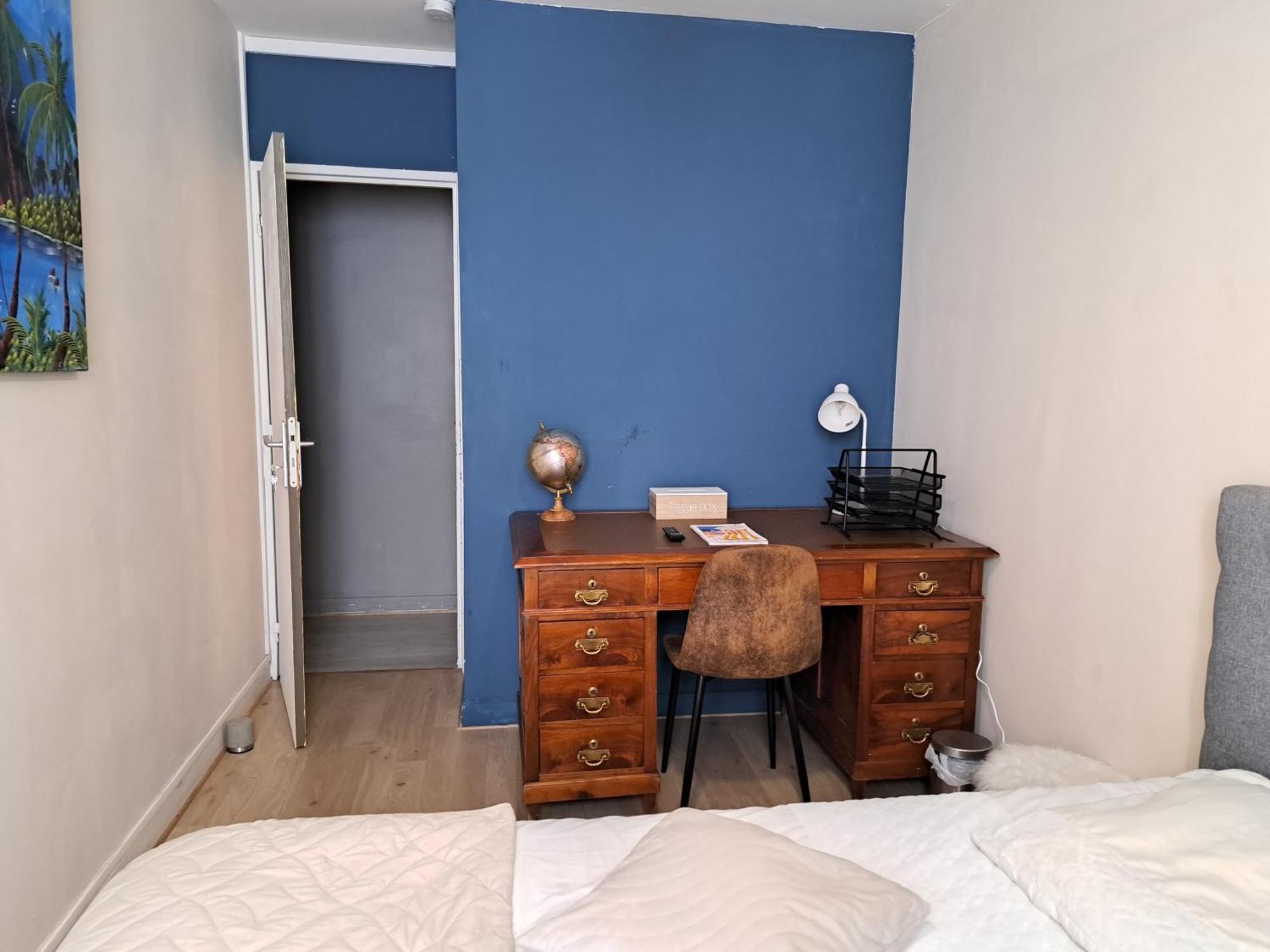 Chambre Spacieuse - Dressing - Sdb Communes - Parking Prive Nîmes Eksteriør billede